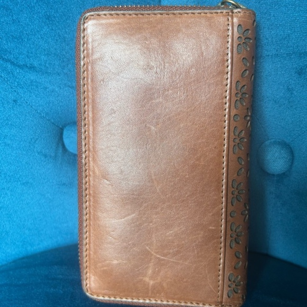 ✨NEW Leather Brown woven Floral Cutout Women's Wallet - Picture 8 of 11